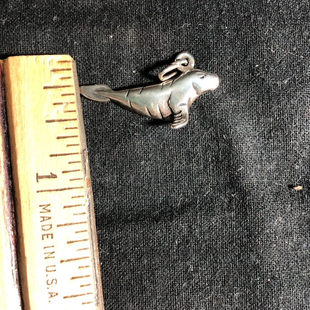 Vintage Unisex Manatee🦭Sterling Silver Charm /Pendant. - Picture 4 of 6